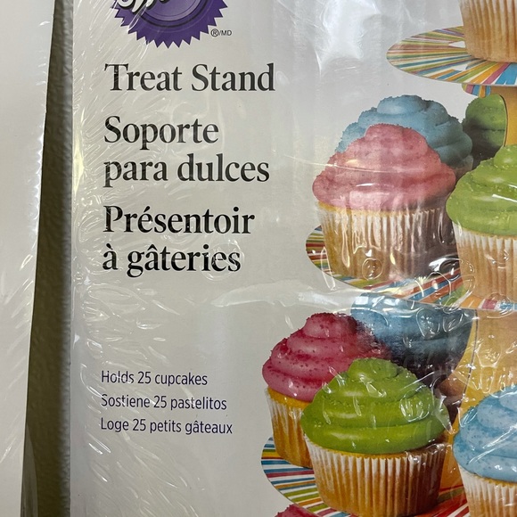 Wilton Party Supplies Set Of 3 Brand New Wilton Treat Stands Poshmark